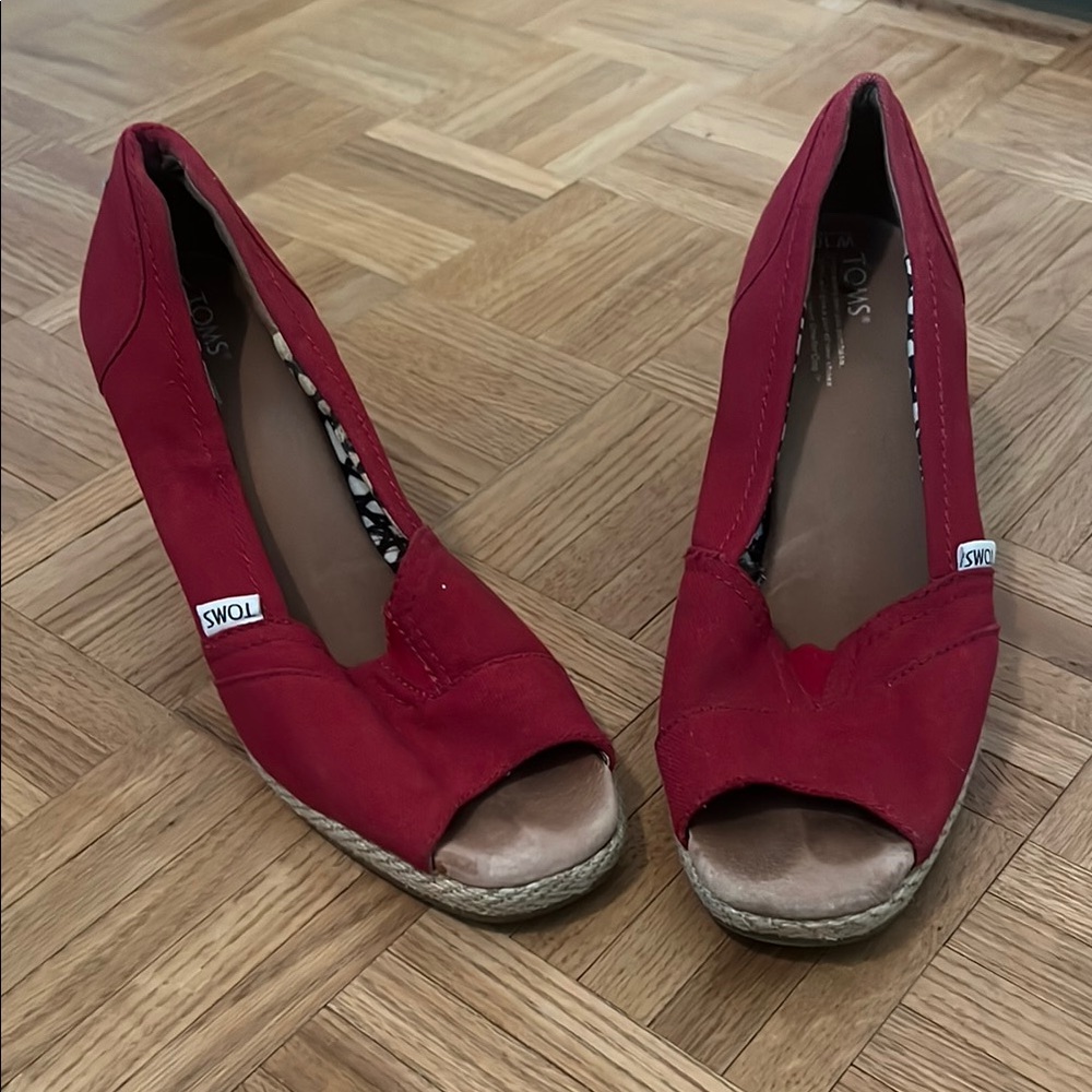 Toms Women's Red Espadrille Peep Toe Wedges